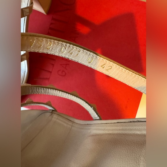 Valentino Garavani Women's Nude/Pink Tonal Rockstud Sandal Block Heels - Picture 14 of 17